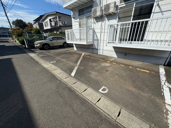 物件外観写真2　(駐車場)