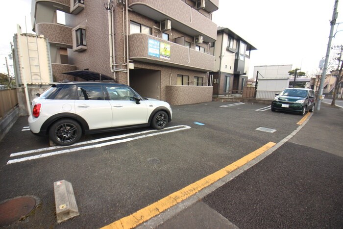 物件外観写真3　(駐車場)