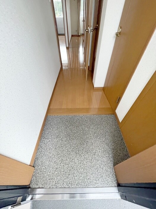 物件内観写真16　(玄関)