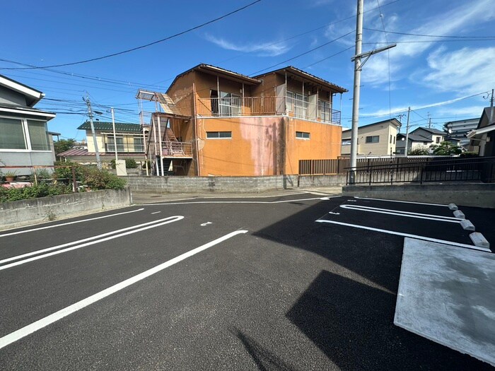 物件外観写真4　(駐車場)
