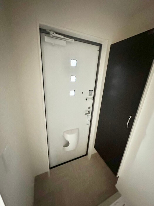 物件内観写真18　(玄関)