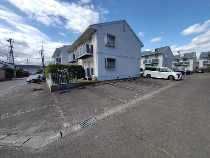 物件外観写真4　(駐車場)