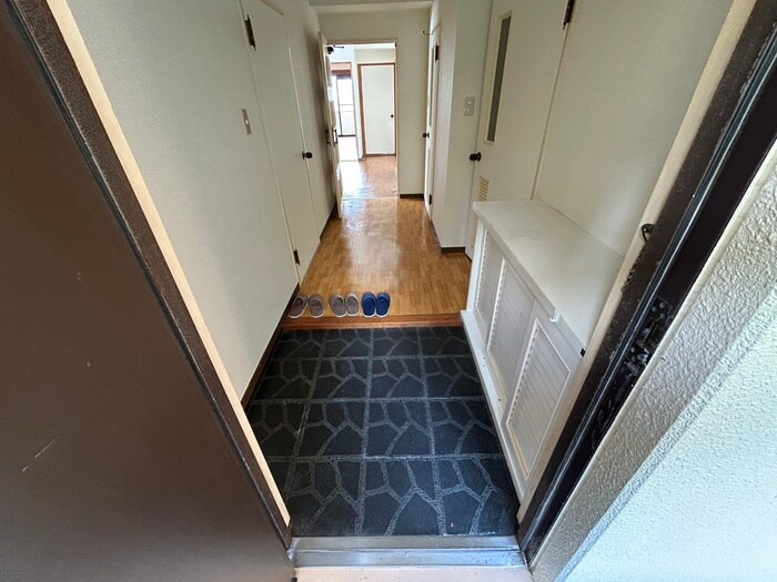 物件内観写真18　(玄関)