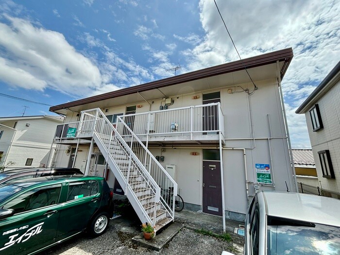 物件外観写真2　(エントランス部分)