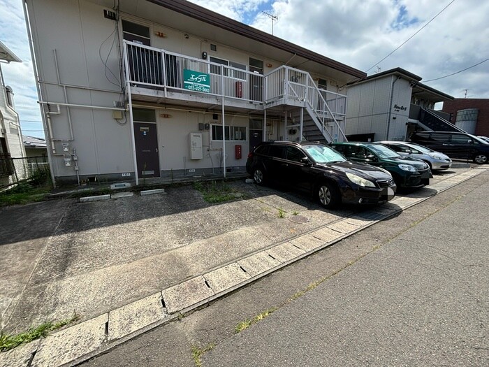 物件外観写真4　(駐車場)