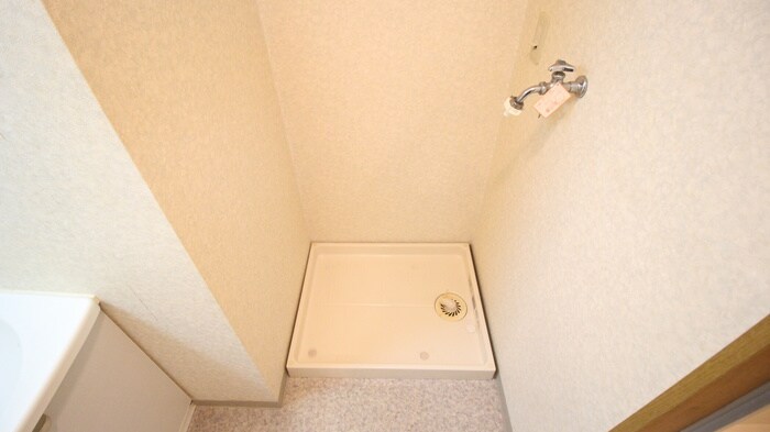 物件内観写真12　(洗濯機置場)