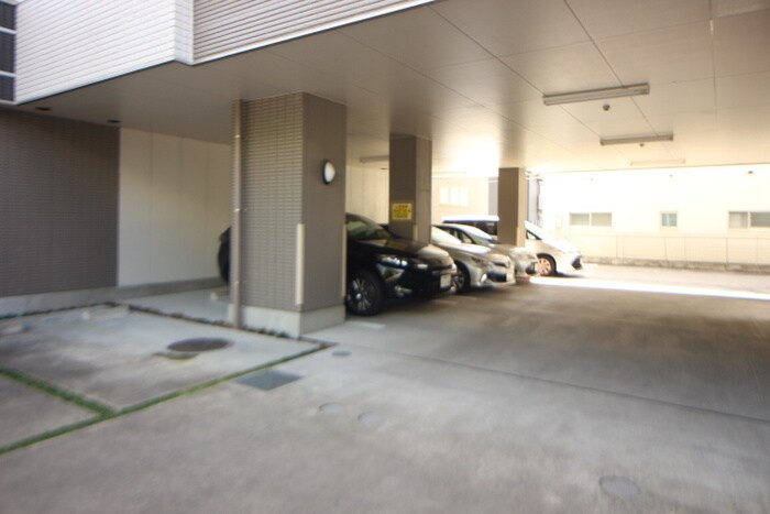 物件外観写真6　(駐車場)