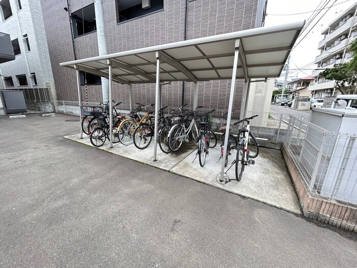 物件外観写真4　(駐輪場)