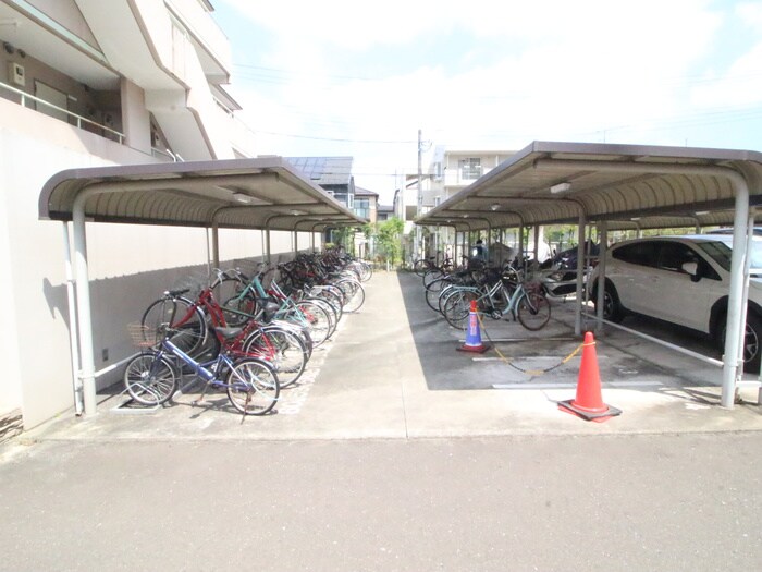 物件外観写真4　(駐輪場)