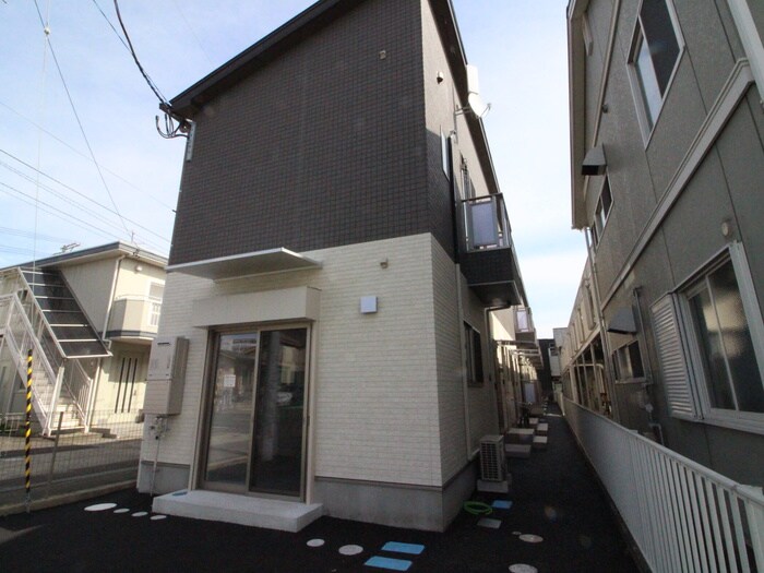 物件外観写真6　(エントランス部分)