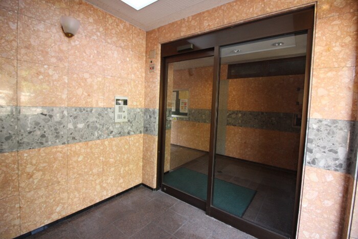 物件外観写真4　(エントランス部分)