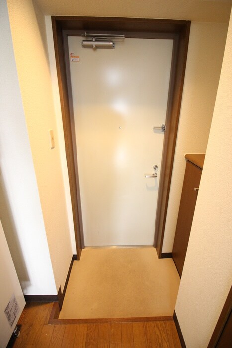 物件内観写真16　(玄関)