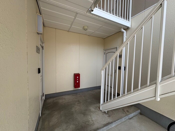 物件外観写真4　(エントランス部分)