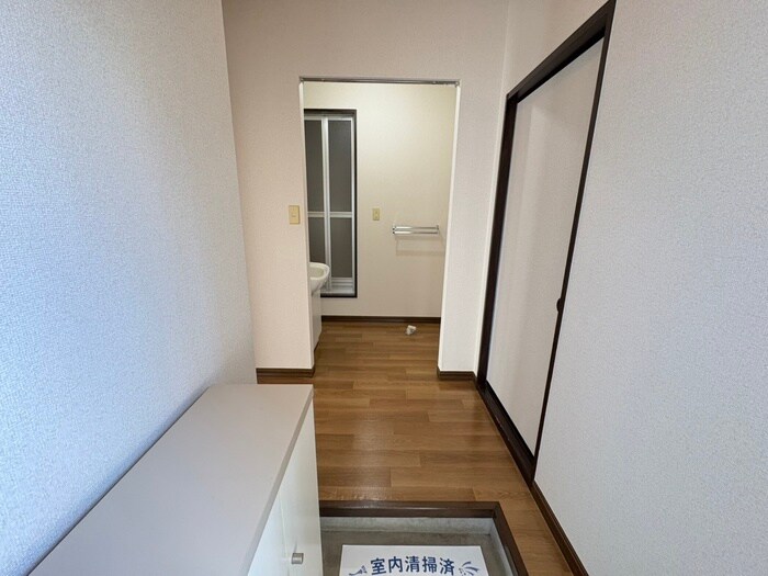 物件内観写真16　(廊下)