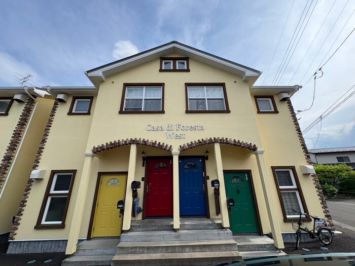 物件外観写真3　(エントランス部分)