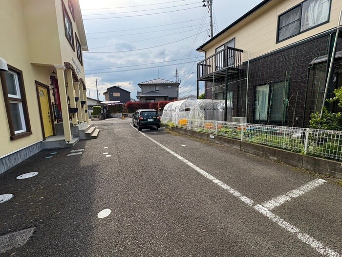 物件外観写真6　(駐車場)