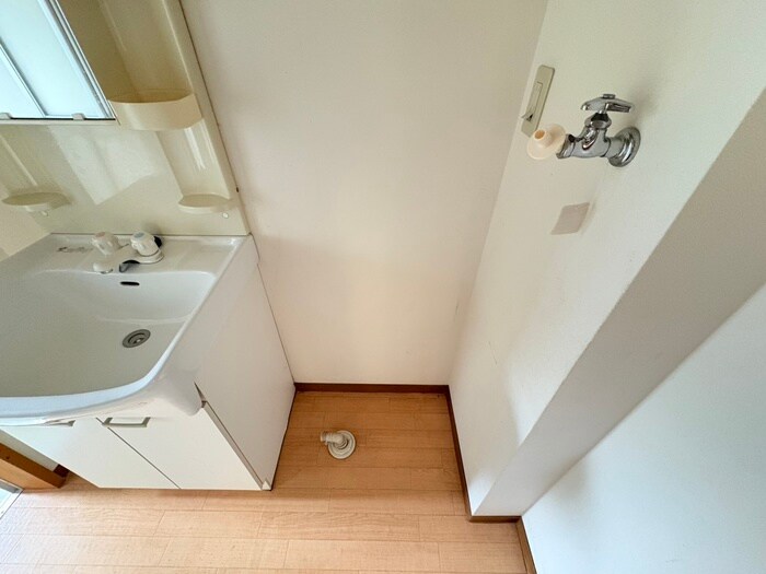 物件内観写真14　(洗濯機置場)