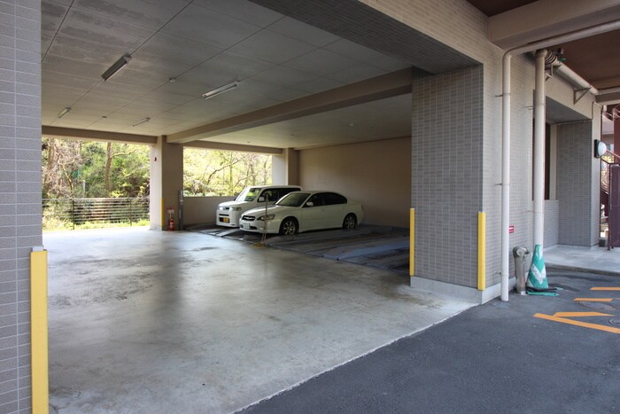 物件外観写真3　(駐車場)