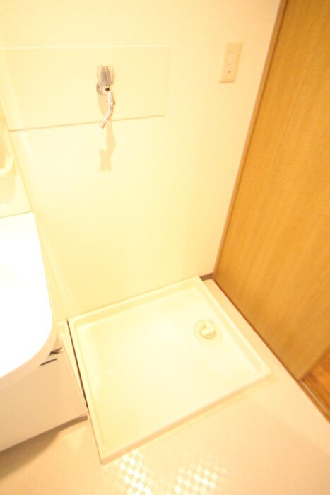 物件内観写真16　(洗濯機置場)