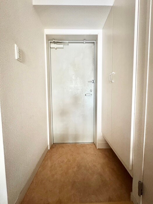 物件内観写真16　(玄関)