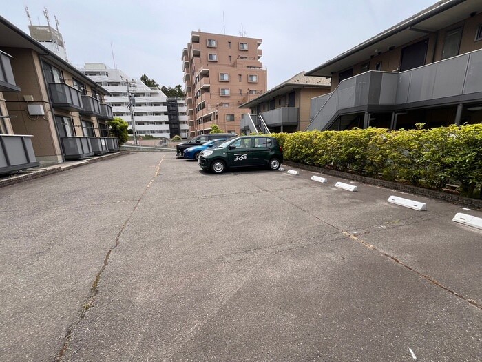 物件外観写真6　(駐車場)