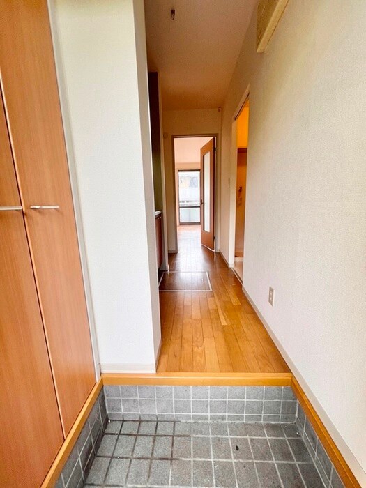 物件内観写真16　(玄関)