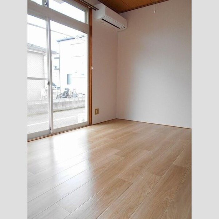 物件内観写真2　(居室)