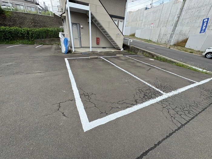 物件外観写真5　(駐車場)