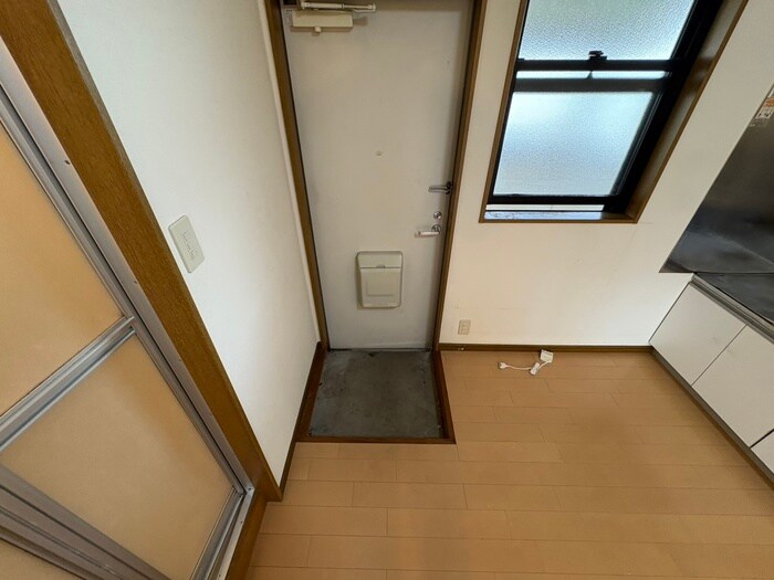 物件内観写真13　(玄関)