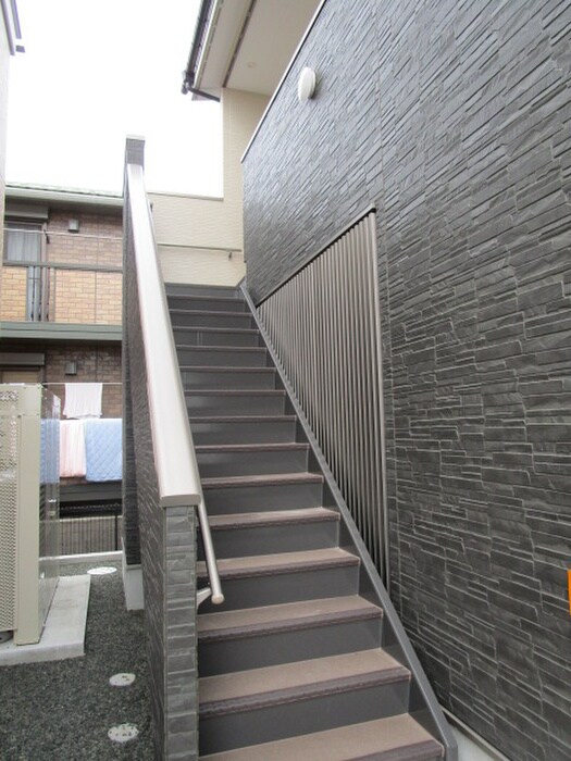 物件外観写真3　(エントランス部分)