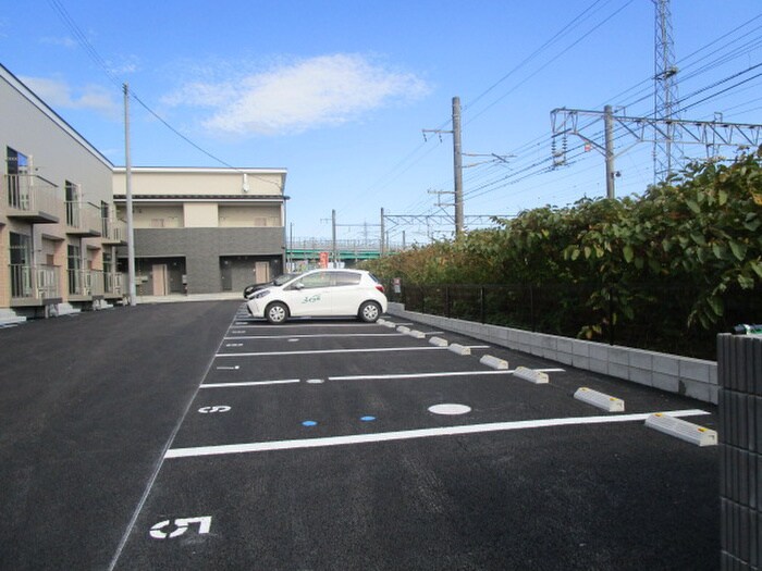物件外観写真5　(駐車場)