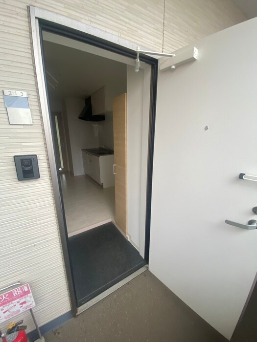 物件内観写真16　(玄関)