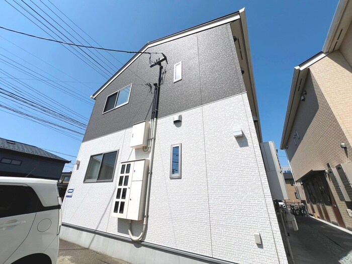 物件外観写真5　(同型モデル)