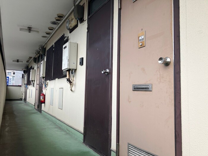 物件外観写真5　(エントランス部分)