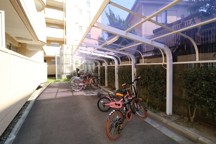 物件外観写真3　(駐輪場)