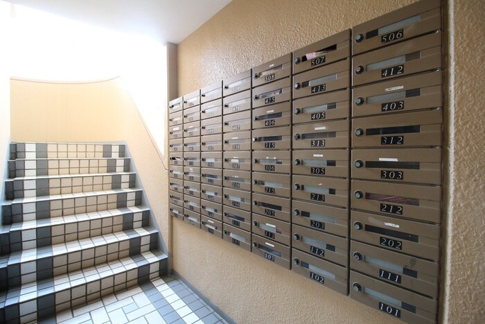 物件外観写真6　(エントランス部分)