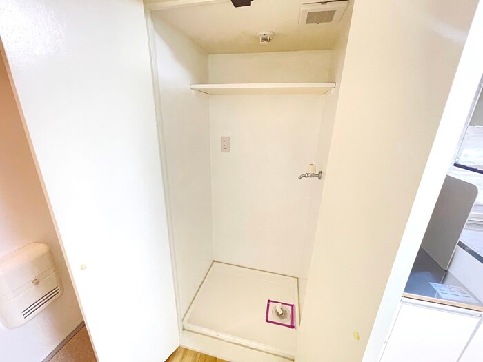 物件内観写真14　(洗濯機置場)