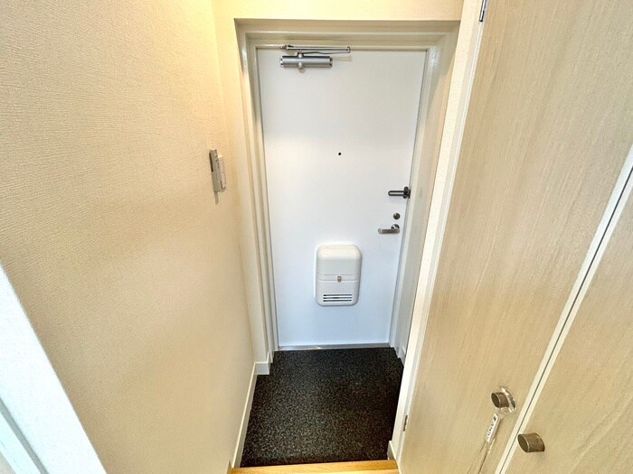 物件内観写真16　(玄関)