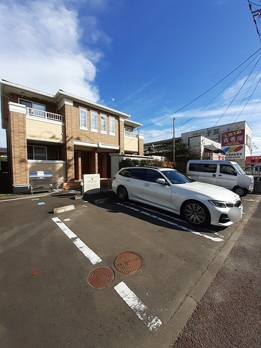 物件外観写真2　(駐車場)