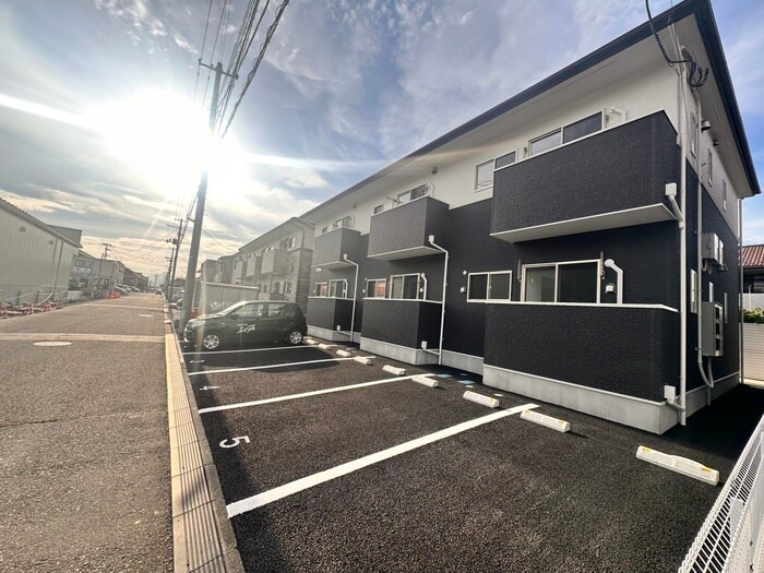 物件外観写真2　(駐車場)