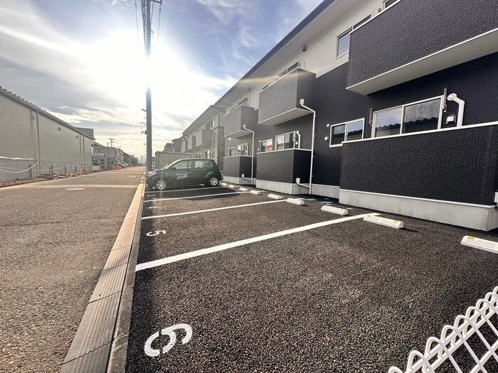 物件外観写真3　(駐輪場)