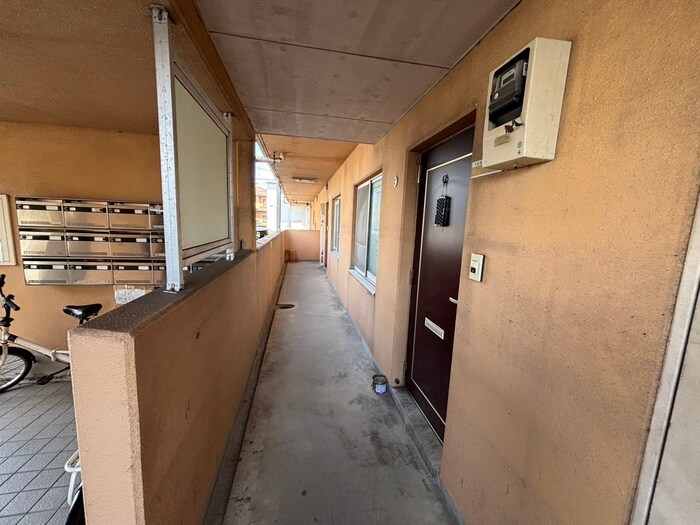 物件外観写真5　(エントランス部分)