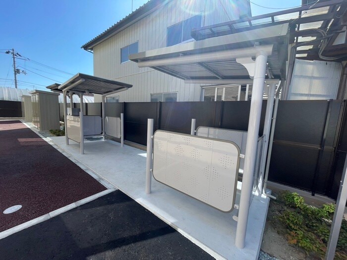物件外観写真4　(駐輪場)