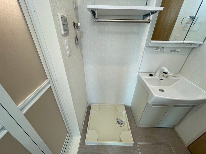 物件内観写真13　(洗濯機置場)