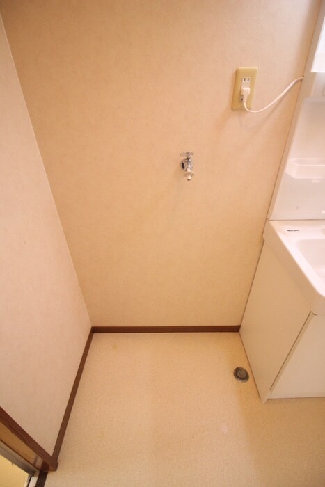 物件内観写真18　(洗濯機置場)