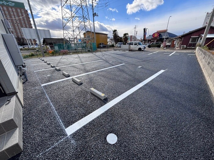 物件外観写真4　(駐車場)