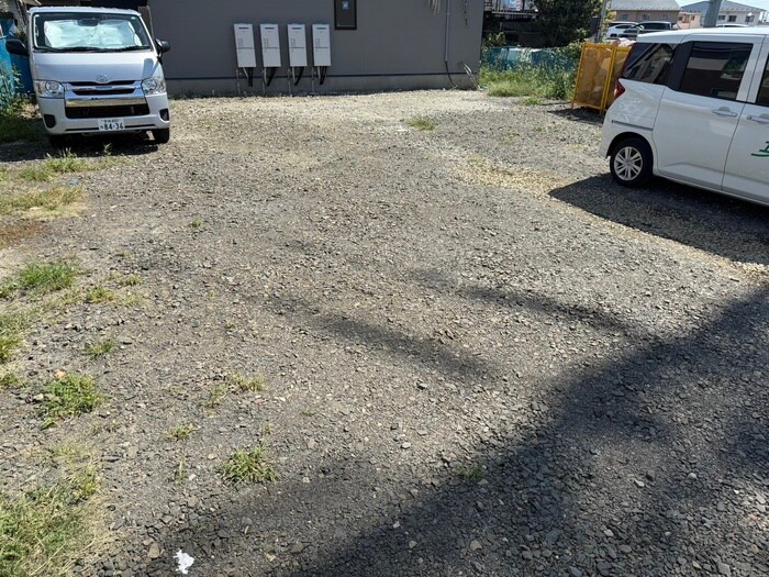 物件外観写真6　(駐車場)