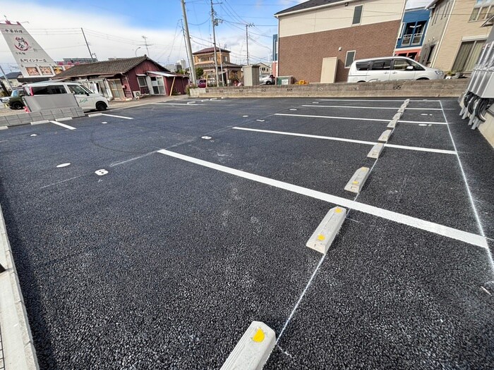 物件外観写真6　(駐車場)
