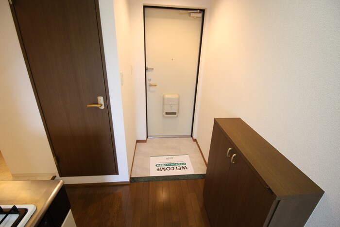 物件内観写真18　(玄関)