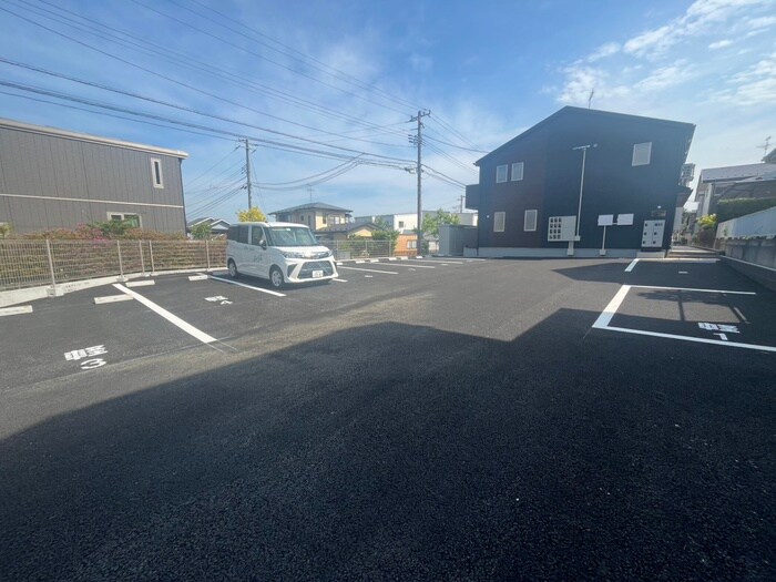 物件外観写真2　(駐車場)